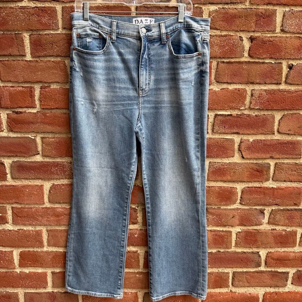 Daze Women's High Rise Distressed Straight Leg Hug Denim Jeans Blue Size 31 NWOT